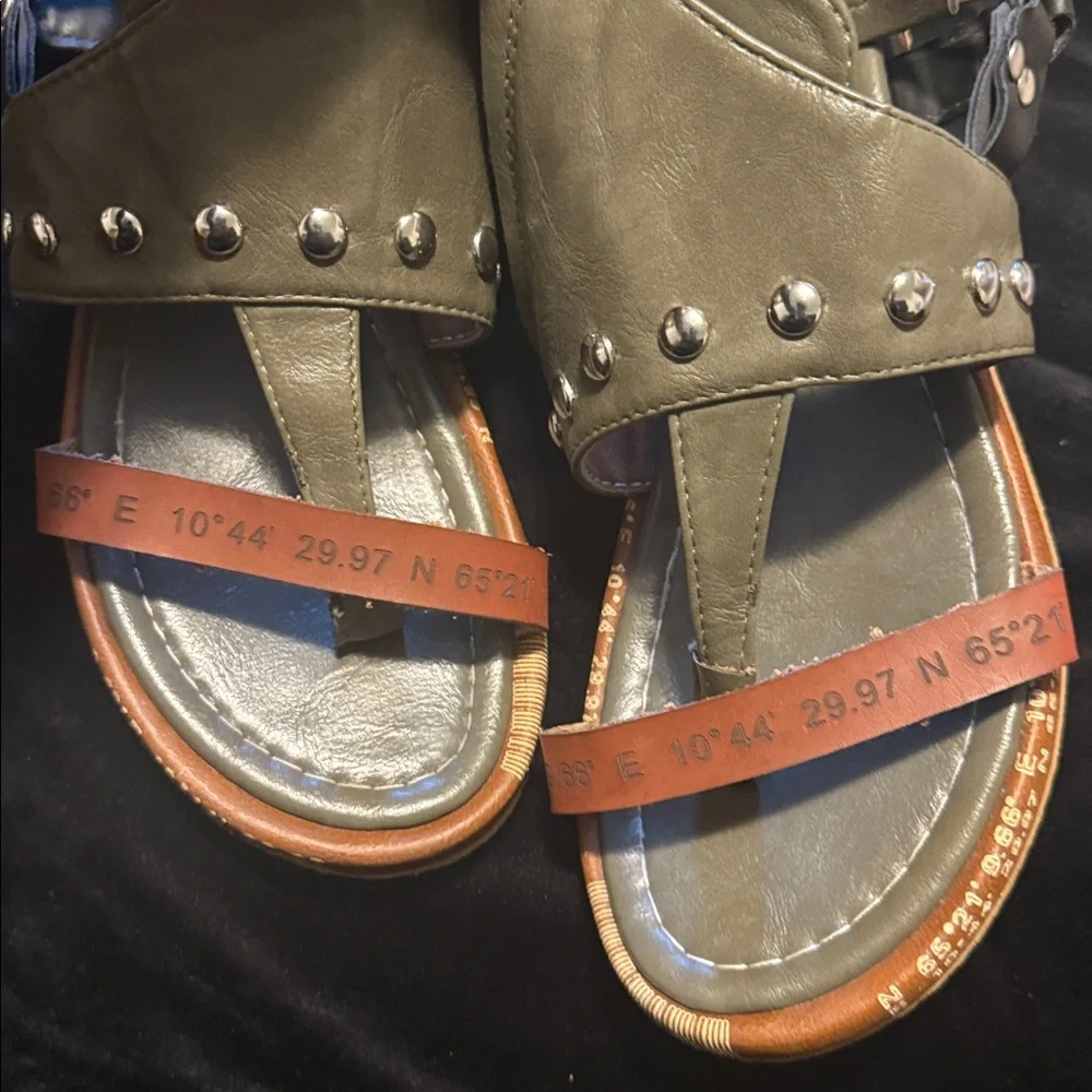 Sandals - Picture 4 of 7